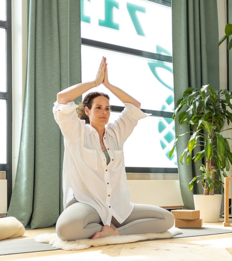 Rustige Slow Flow yogales – beweeg met aandacht en zonder haast.